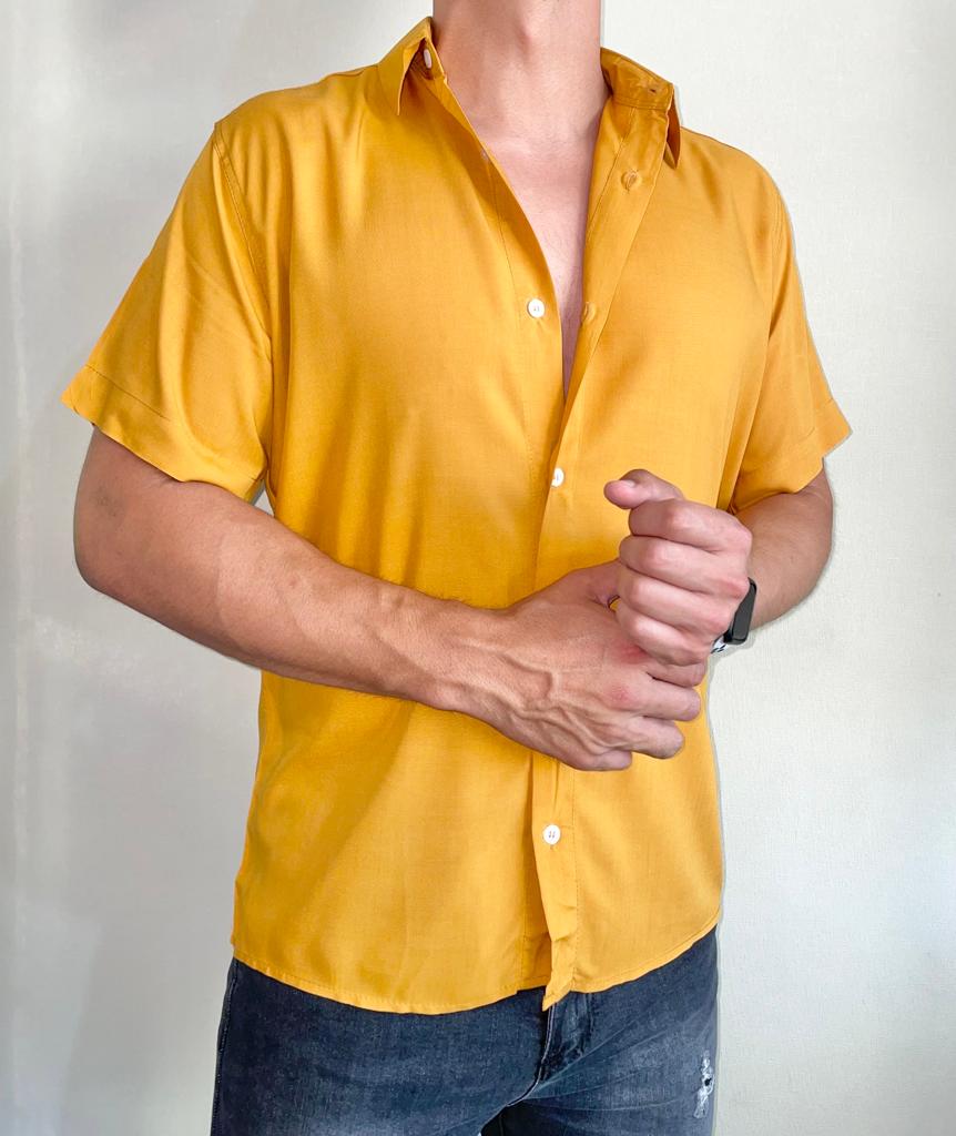 Camisa manga corta tela viscosa mostaza lisa - Imagen 2