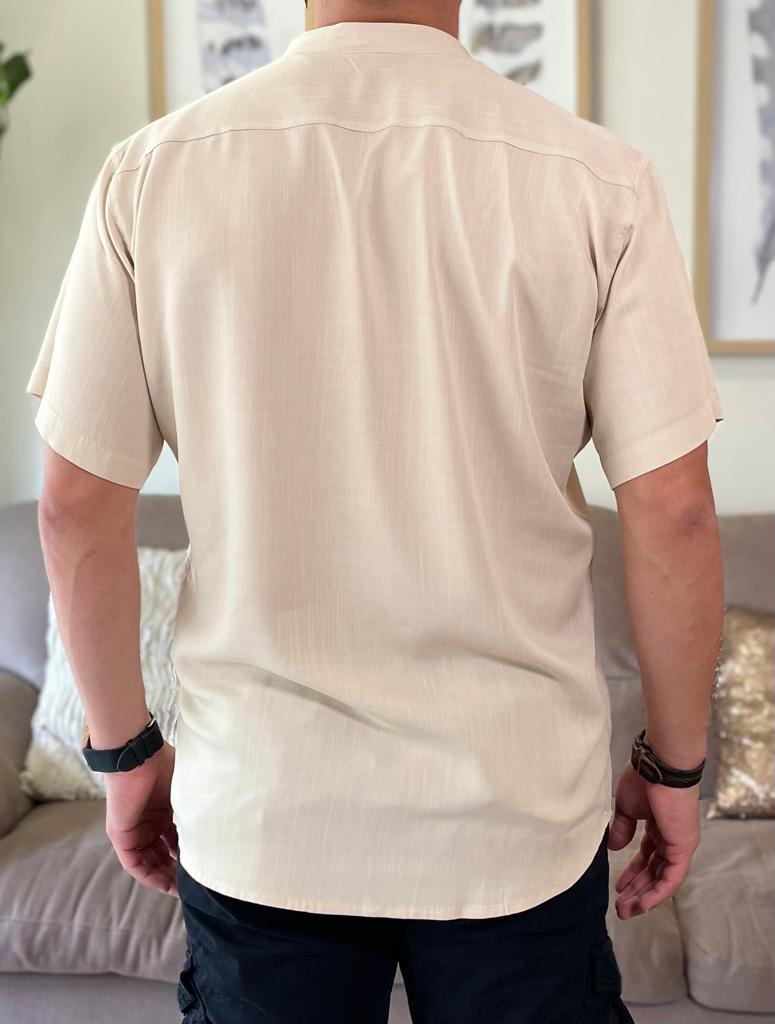 Camisa manga corta tela viscosa beige - Imagen 3