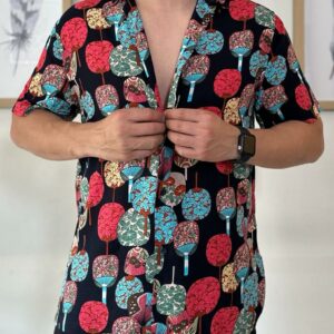 Camisa manga corta abanicos fondo negro