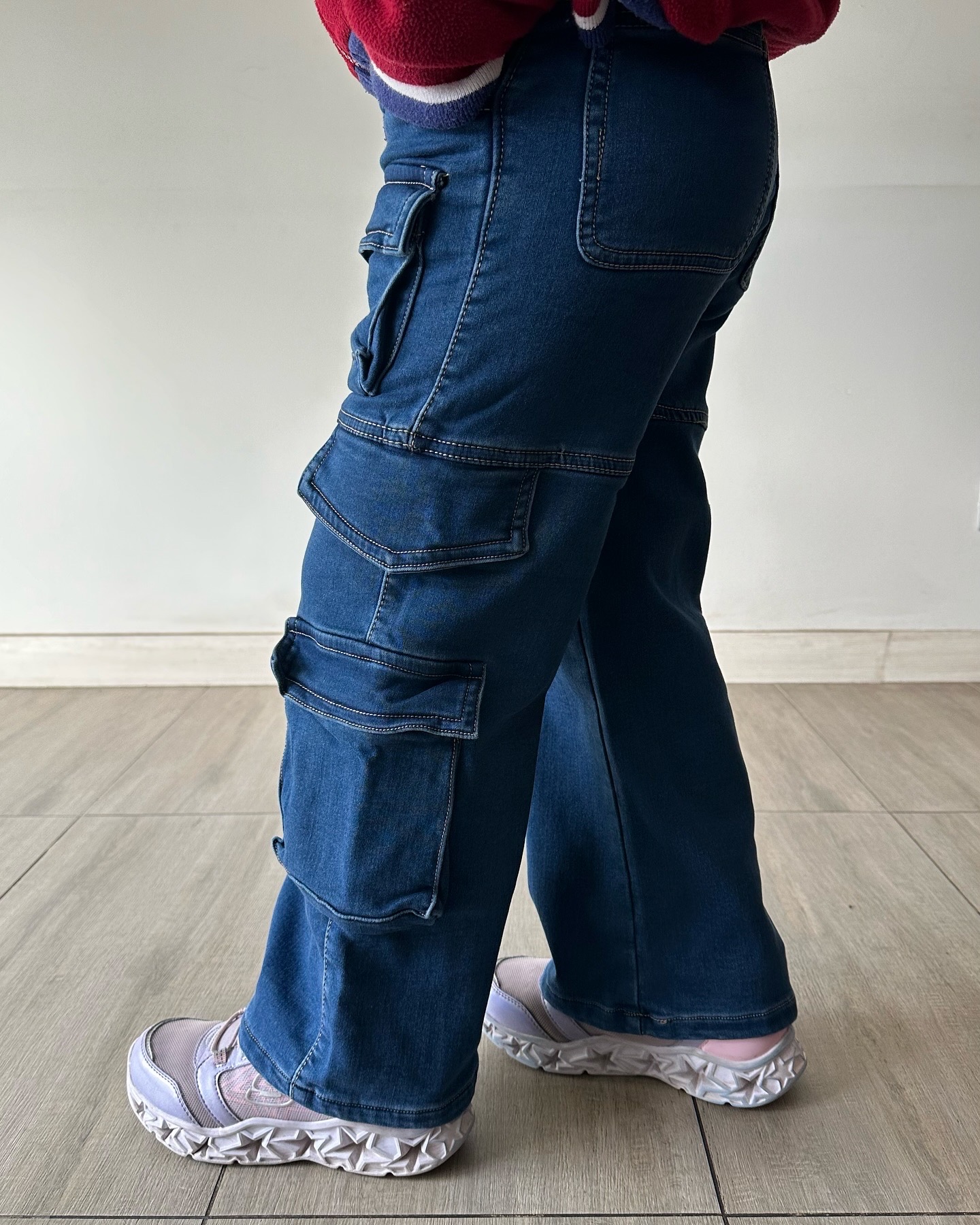 Jeans cargo vaquero azul con POLAR NIÑA