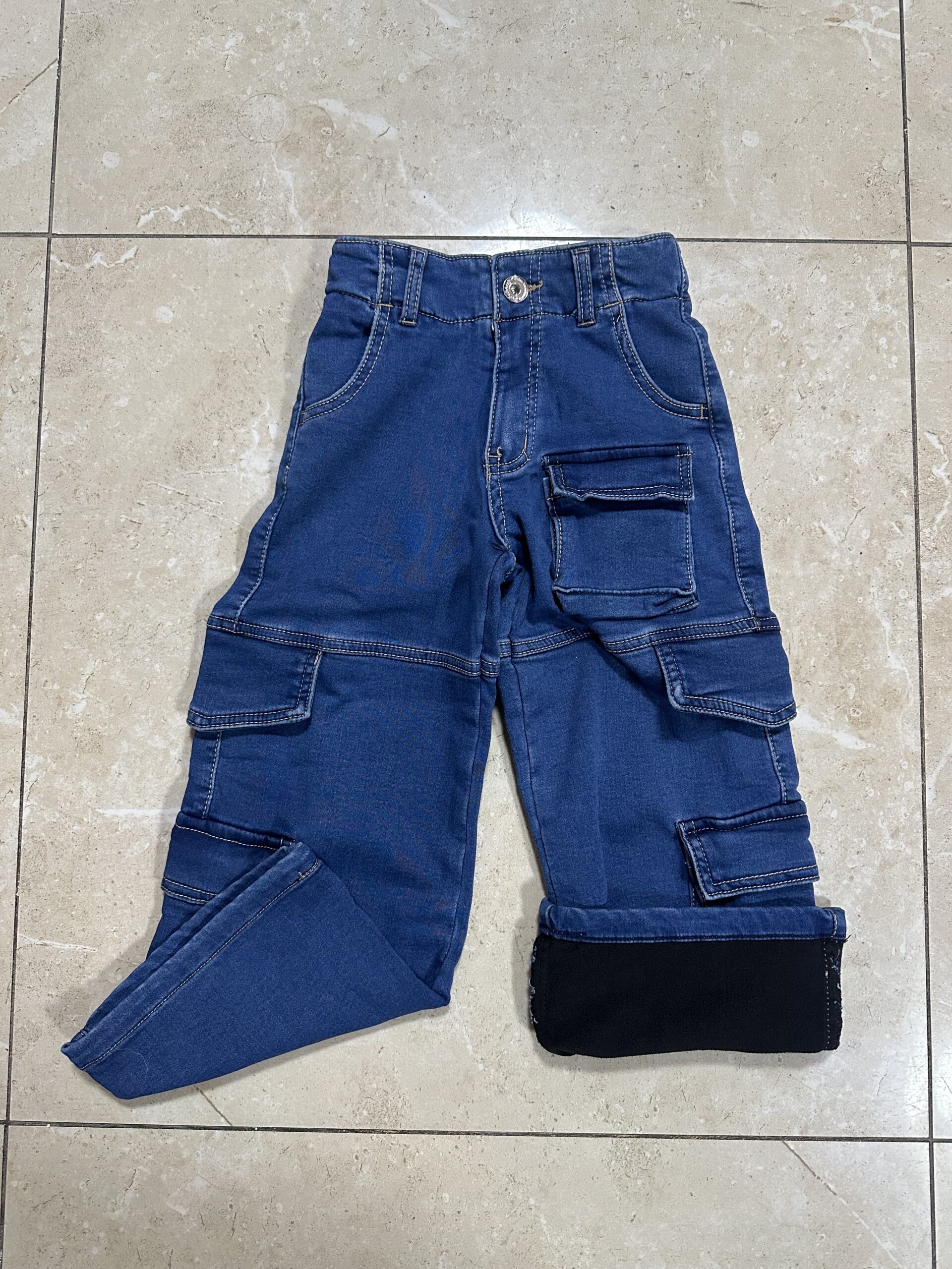 Jeans cargo vaquero azul con POLAR NIÑA - Imagen 7